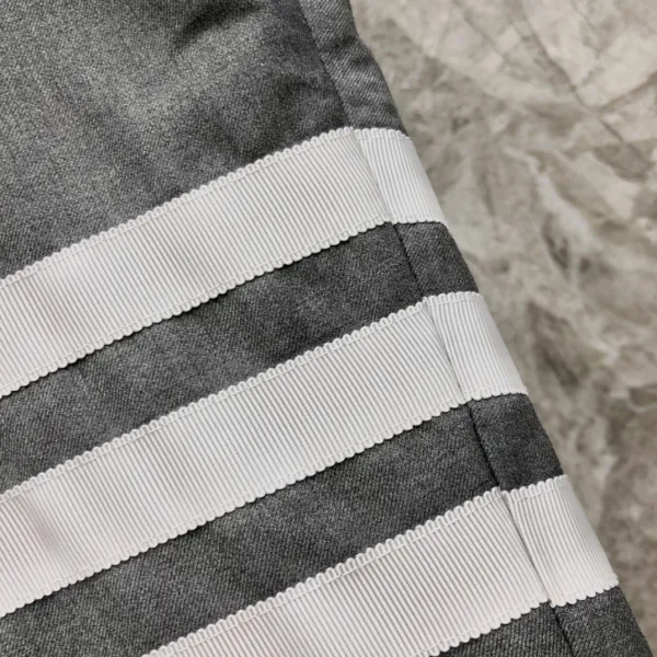 Thom Browne Classic Four-Bar Stripe Navy Blazer - 26