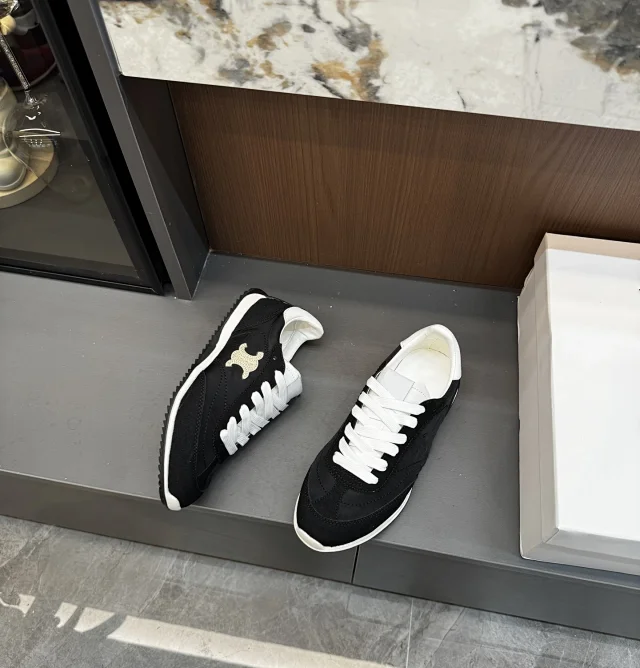 CELINE Sneakers Triomphe embroidered lace-up product detail image 2