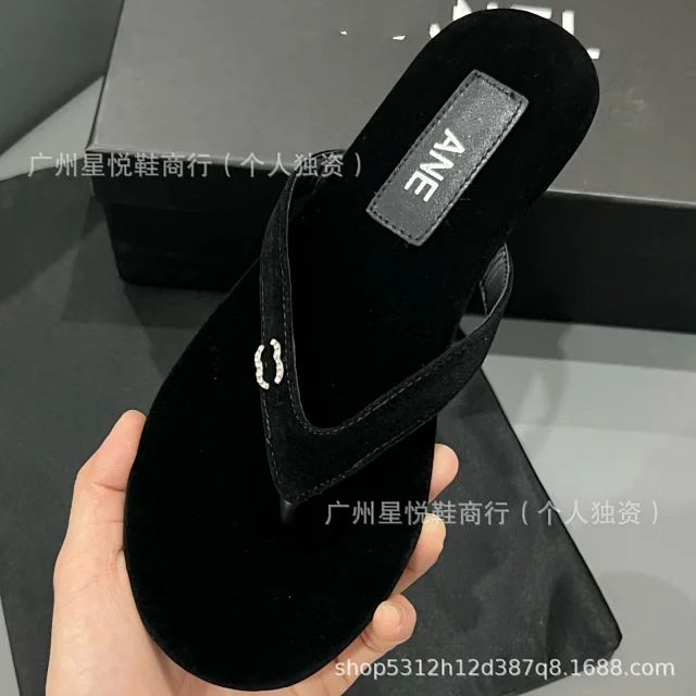 Chanel Sandals Flat thong with double-C embellishment product detail image 4