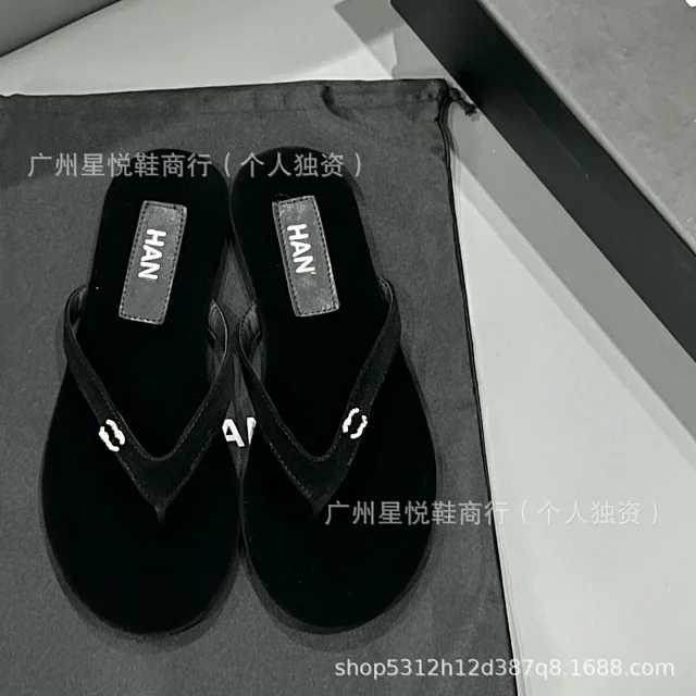 Chanel Sandals Flat thong with double-C embellishment product detail image 9