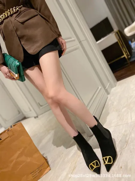 Valentino Garavani Rockstud VLOGO Ankle Boots Beige Leather - 3