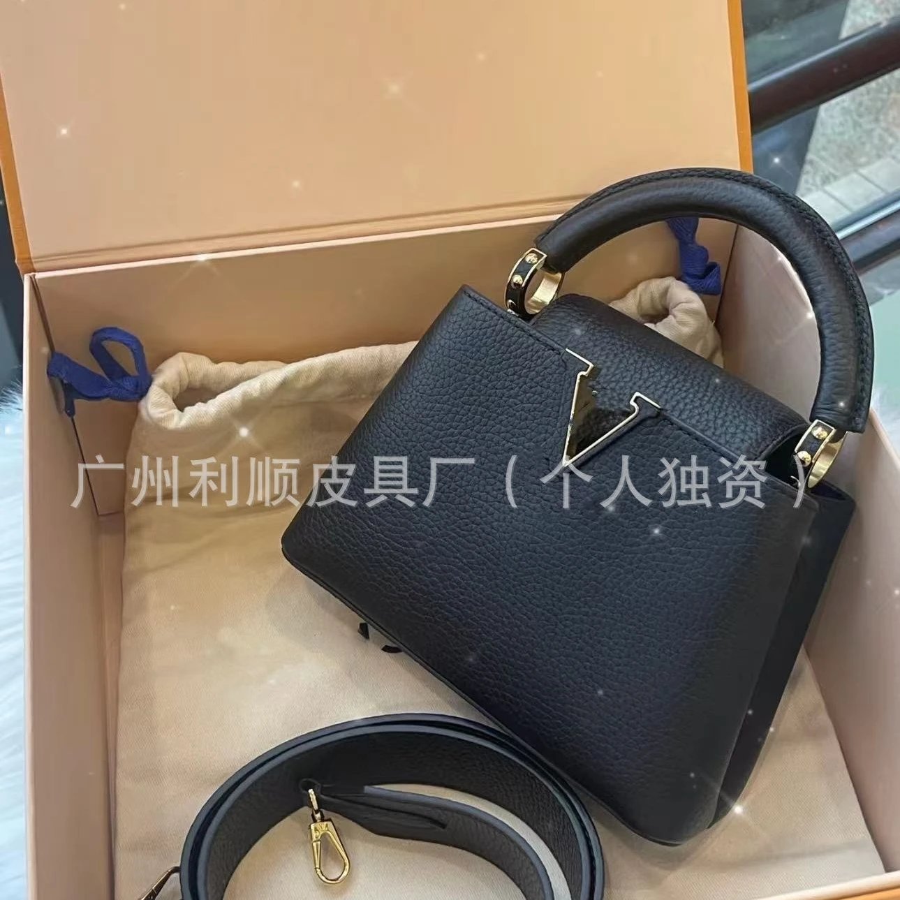 Capucines BB Leather Tote Bag