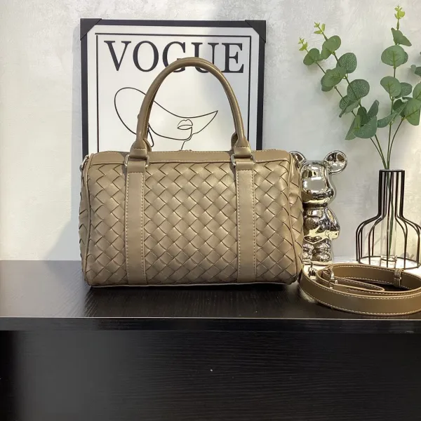 Bottega Veneta Intrecciato Woven Leather Boston Bag Black - 25