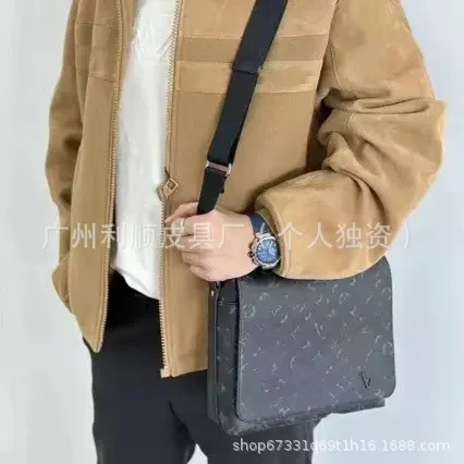 Louis Vuitton Damier Graphite Messenger Bag - 3