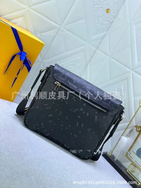 Louis Vuitton Damier Graphite Messenger Bag - 8