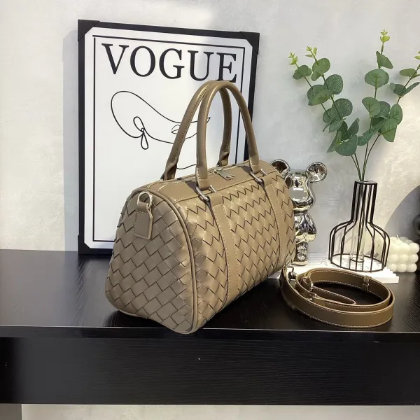 Bottega Veneta Intrecciato Woven Leather Boston Bag Black - 26
