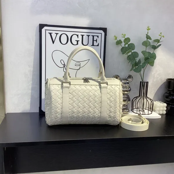Bottega Veneta Intrecciato Woven Leather Boston Bag Black - 38