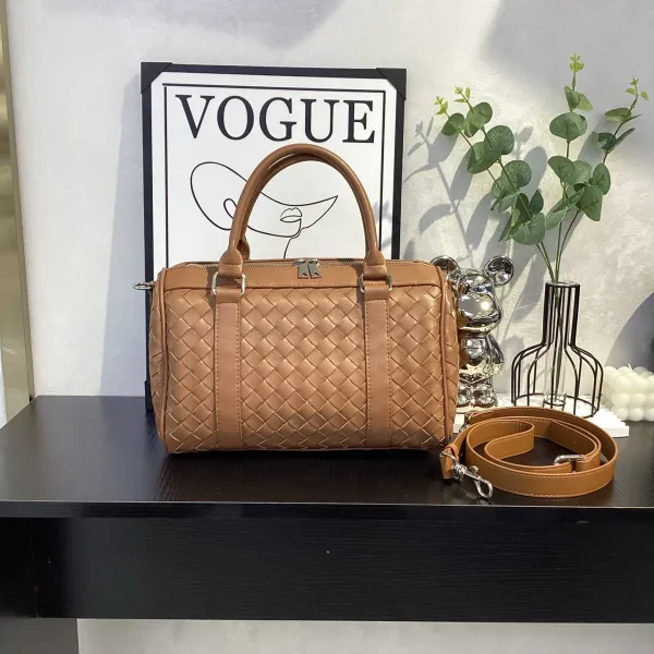 Bottega Veneta Intrecciato Woven Leather Boston Bag Black - 42