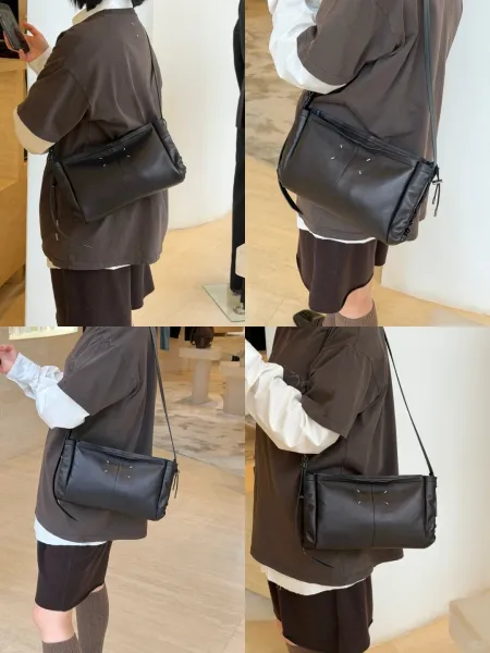 Bottega Veneta The Pouch Black Leather Underarm Bag - 4