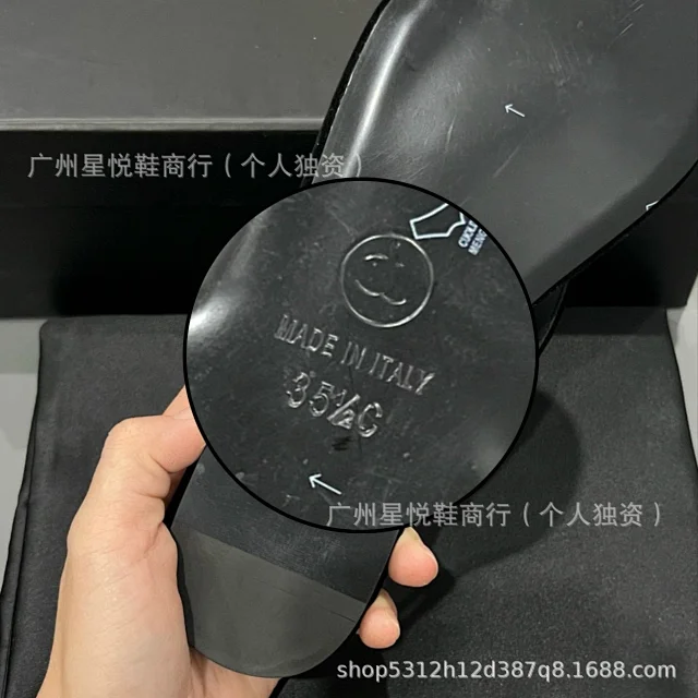 Chanel Sandals Flat thong with double-C embellishment product detail image 12