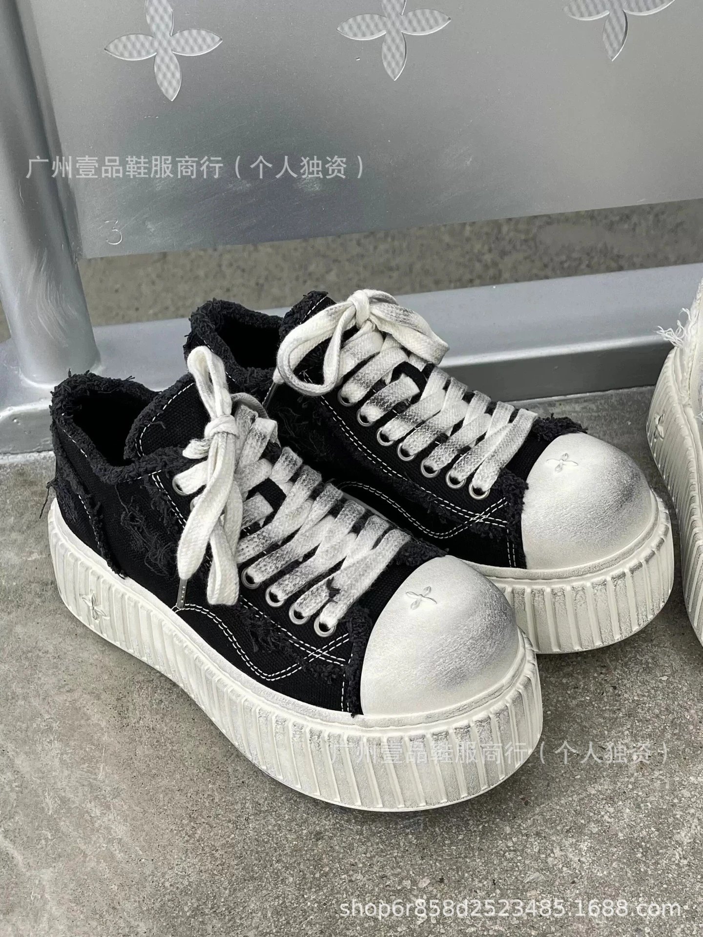 Off-White x Unknown Designer Chunky Platform Sneakers Black/White - 17