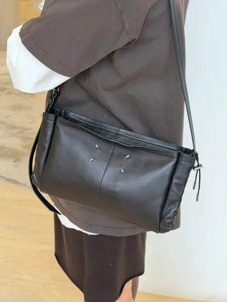 Bottega Veneta The Pouch Black Leather Underarm Bag - 5