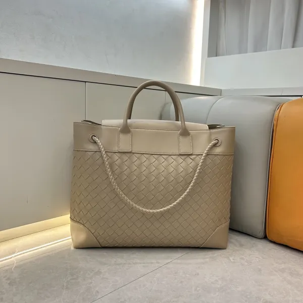 Bottega Veneta Cassette Tote Burgundy Woven Leather Handbag - 16