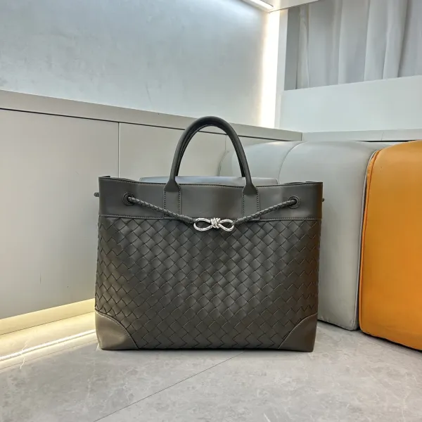 Bottega Veneta Cassette Tote Burgundy Woven Leather Handbag - 23