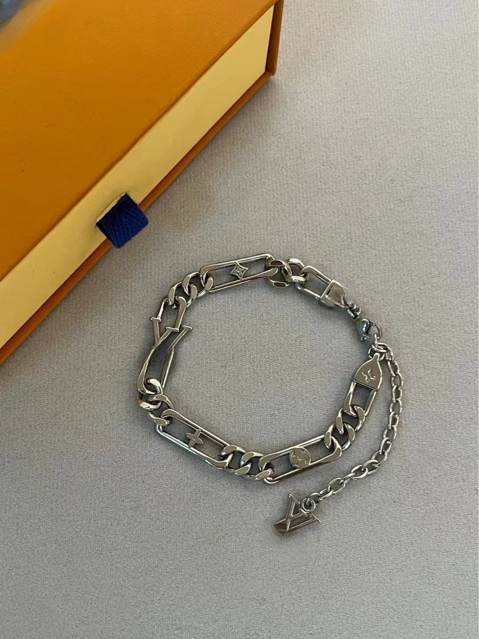 Louis Vuitton Chain Necklace Silver Metal - 3