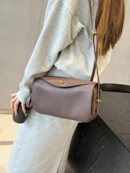 M Stand Beige Envelope Crossbody Bag - 4