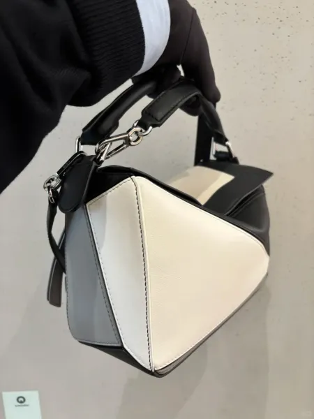 Loewe Puzzle Bag Black and White Leather Shoulder Bag - 19