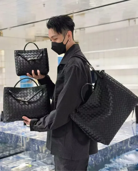 Bottega Veneta The Pouch Black Woven Leather Tote Bag - 4