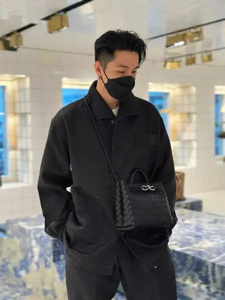 Bottega Veneta The Pouch Black Woven Leather Tote Bag - 7