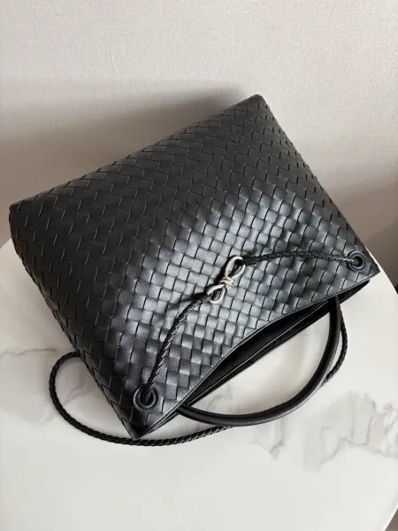 Bottega Veneta The Pouch Black Woven Leather Tote Bag - 18