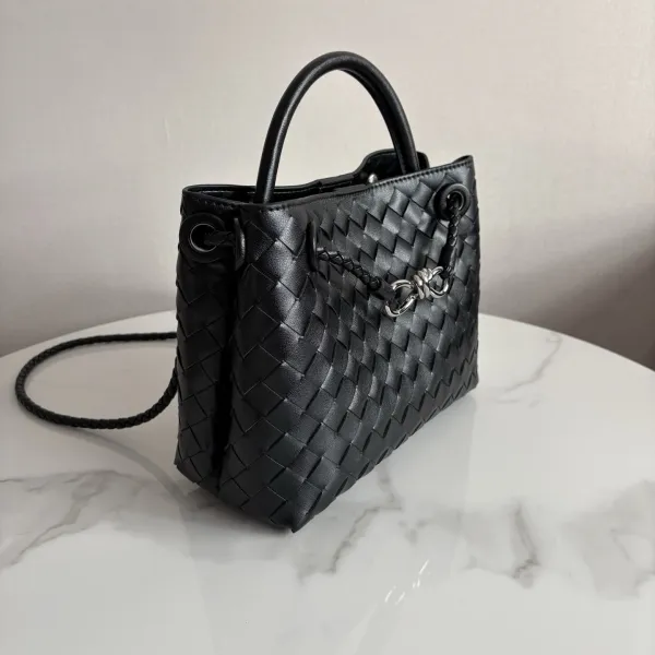 Bottega Veneta The Pouch Black Woven Leather Tote Bag - 21