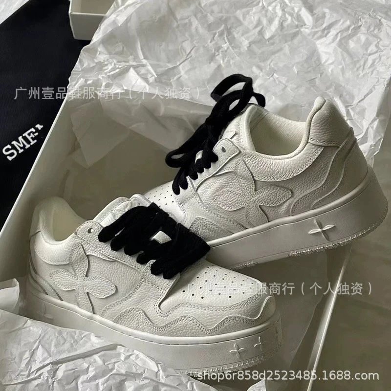 Saint Tears Floral Embossed White Sneakers