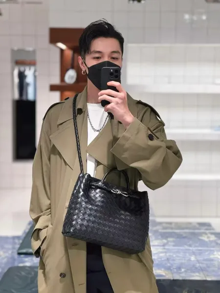 Bottega Veneta The Pouch Black Woven Leather Tote Bag - 8