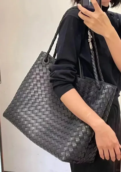 Bottega Veneta The Pouch Black Woven Leather Tote Bag - 12