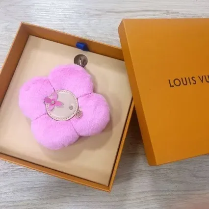 Floral Fuzzy Keychain Pouch in Pastel Colors Accessories - 4