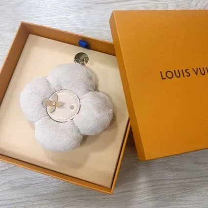 Floral Fuzzy Keychain Pouch in Pastel Colors Accessories - 6