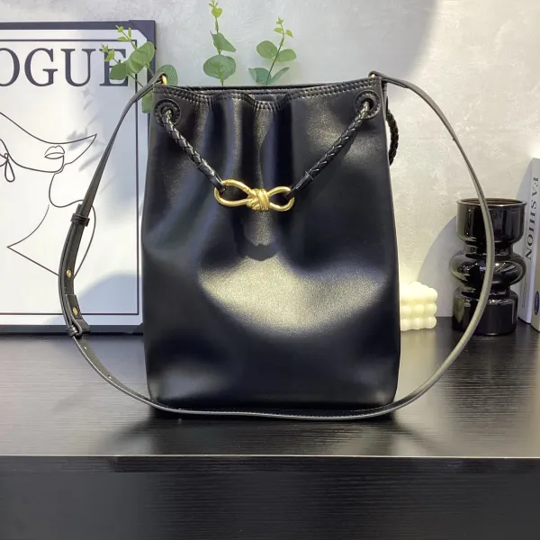 Bottega Veneta The Knot Bucket Bag Black - 1