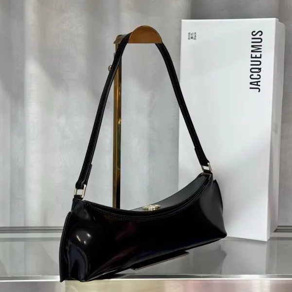 Jacquemus Le Chiquito Black Patent Leather Underarm Bag - 5