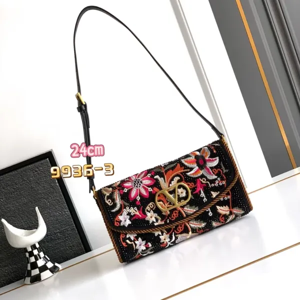 Valentino Garavani Roman Stud Floral Embroidered Chain Bag Black - 4