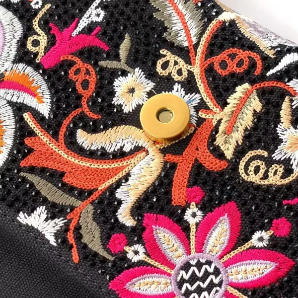Valentino Garavani Roman Stud Floral Embroidered Chain Bag Black - 10