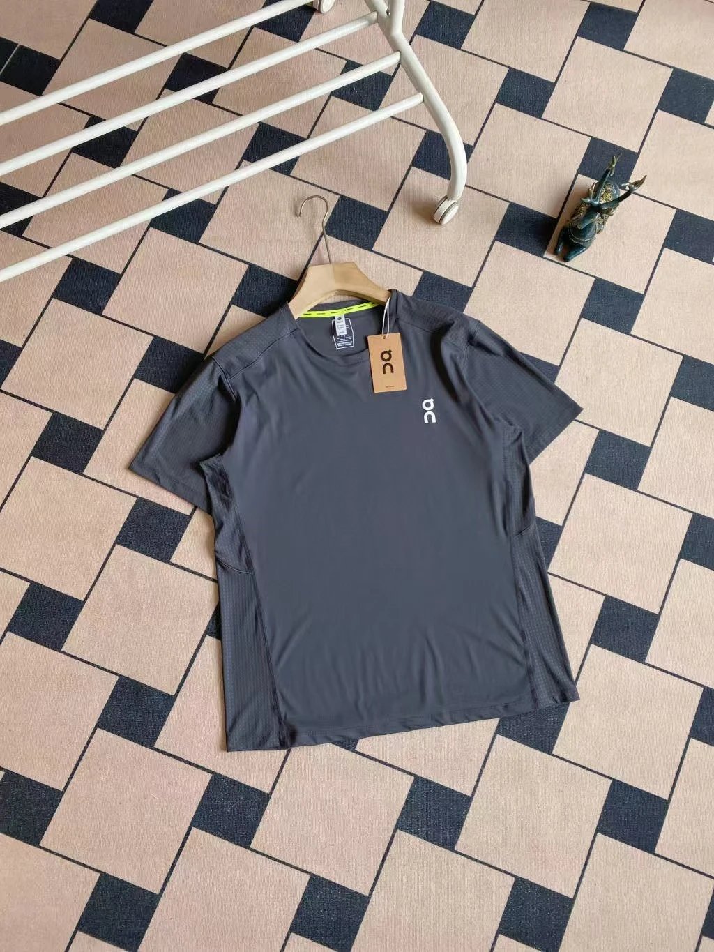 On Running Cloudswift Tech T-Shirt Gray - 12