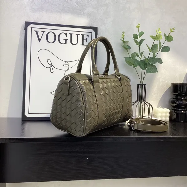 Bottega Veneta Intrecciato Woven Leather Boston Bag Black - 32