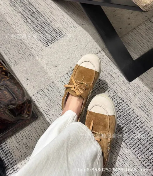 Saint Tears Chain-Embellished Suede Boat Shoes Beige - 4