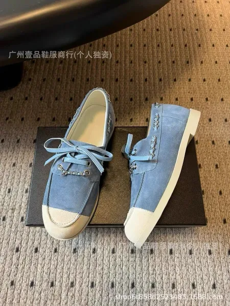 Saint Tears Chain-Embellished Suede Boat Shoes Beige - 11
