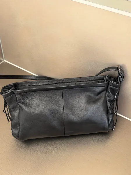 Bottega Veneta The Pouch Black Leather Underarm Bag - 10