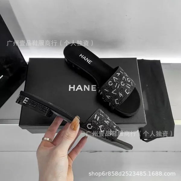 HANE Crystal-Embellished Slide Sandals Black - 4