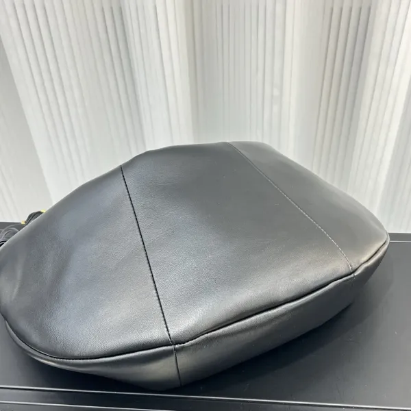 Bottega Veneta The Pouch Hobo Bag Black - 16