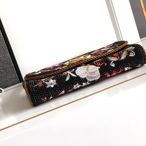 Valentino Garavani Roman Stud Floral Embroidered Chain Bag Black - 7