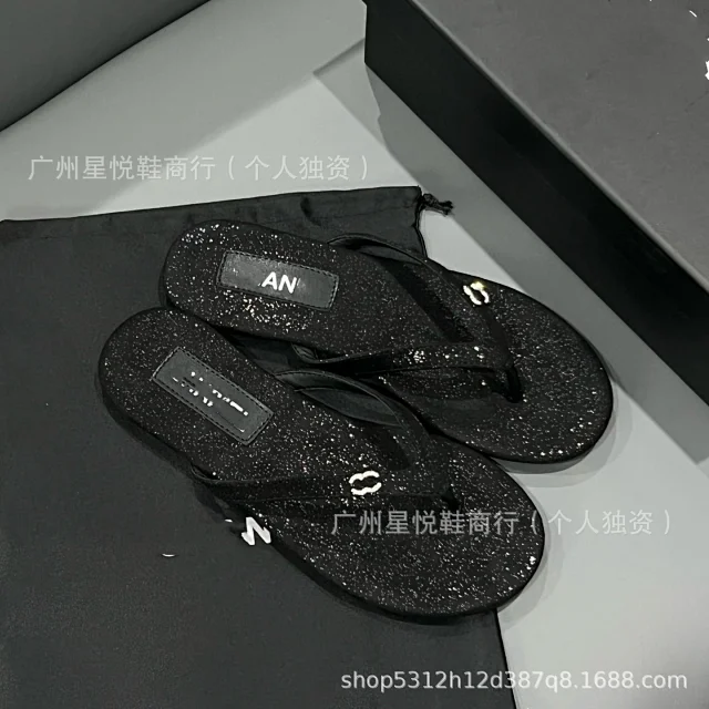 Chanel Sandals Flat thong with double-C embellishment product detail image 19