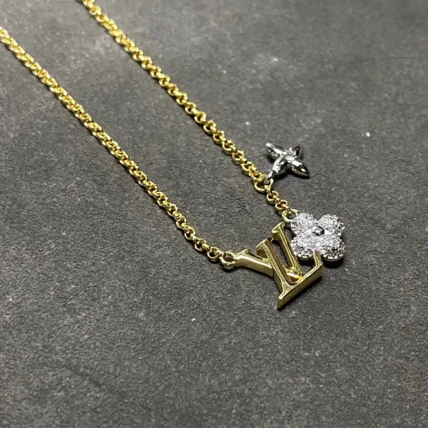 Louis Vuitton LV Flower Pendant Necklace Gold - 6