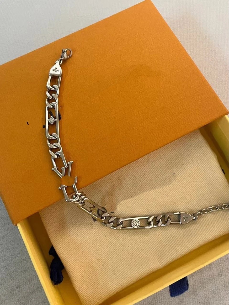 Louis Vuitton Chain Necklace Silver Metal - 5