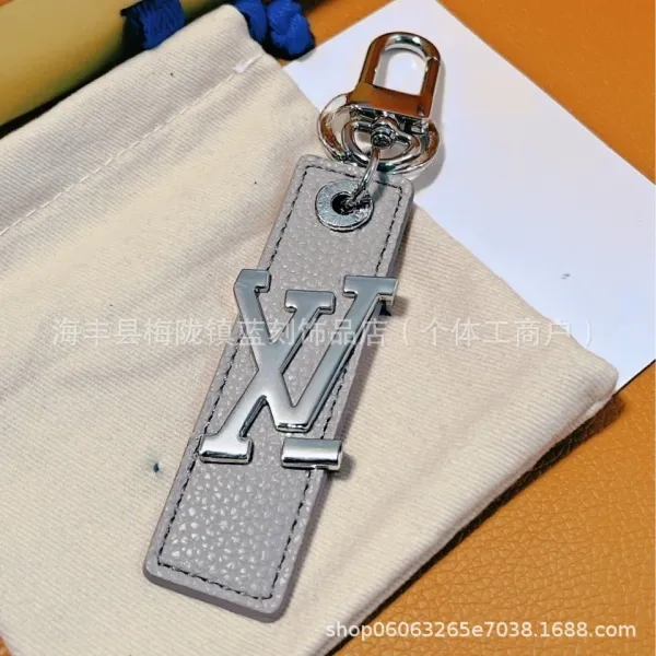 Louis Vuitton LV Tag Orange Leather Key Holder - 6