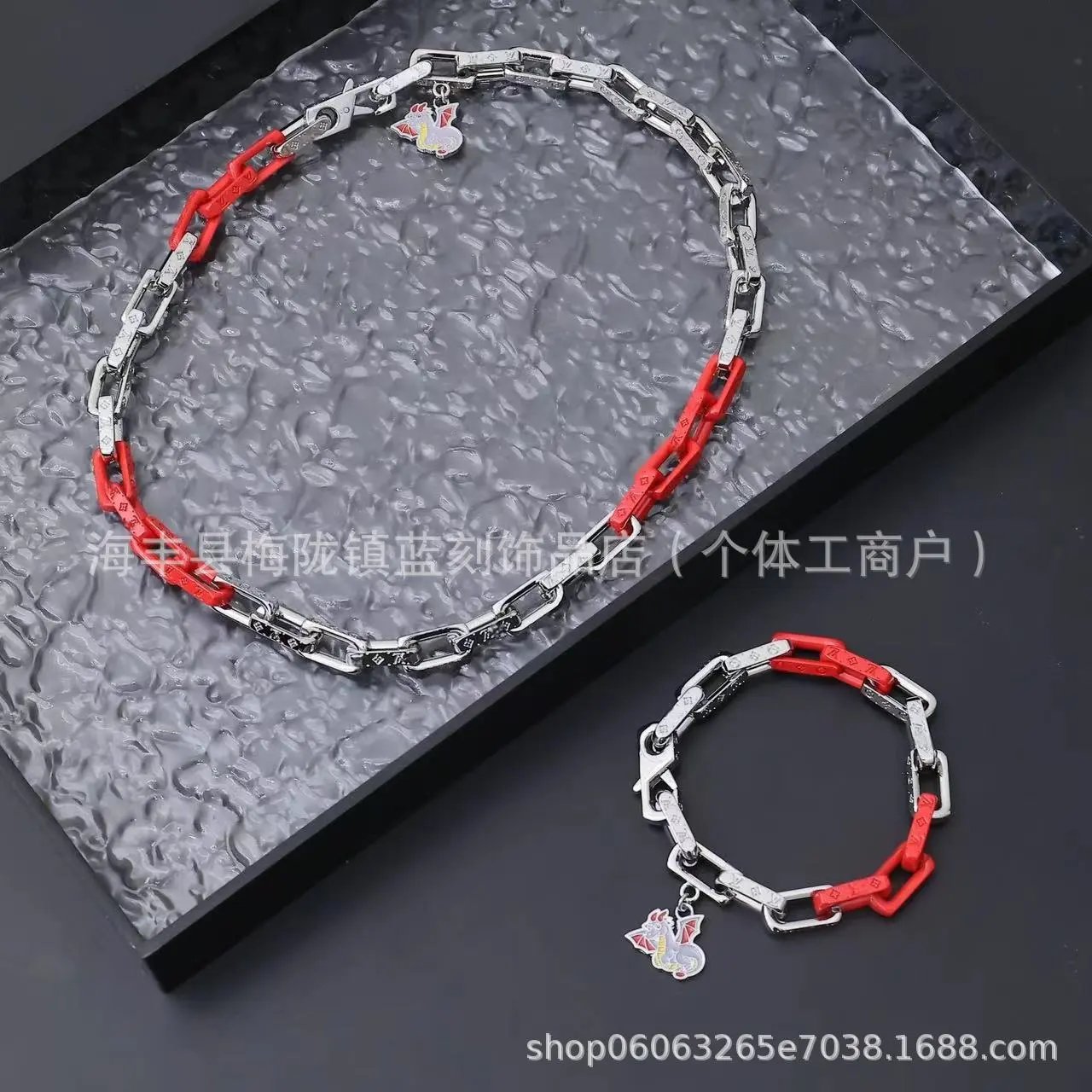 Louis Vuitton Chain Necklace Red and Silver - 2