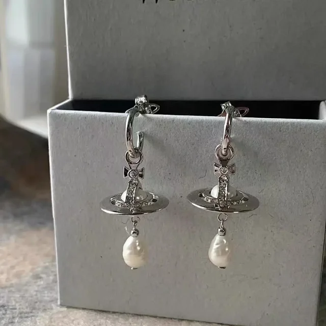 Vivienne Westwood Jewelry Orb Pearl Drop Earrings product detail image 4