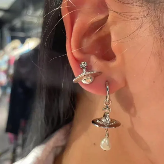 Vivienne Westwood Jewelry Orb Pearl Drop Earrings product detail image 6