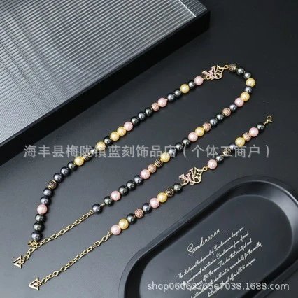 LV-Inspired Pearl and Crystal Charm Bracelet White Silver Jewelry - 2